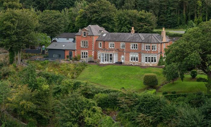 Telford House – A Luxurious Manor on Menai Straits